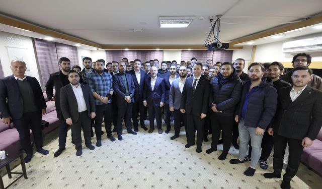 İçişleri Bakan Yardımcısı Bülent Turan, TÜGVA'da gençlerle buluştu