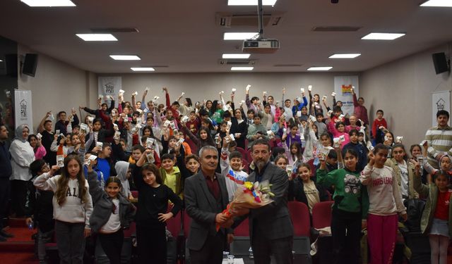 Zeytinburnu Bilgi Evleri’nde “Gençlerle Baş Başa” Sohbetleri: Konuk Savaş Corut