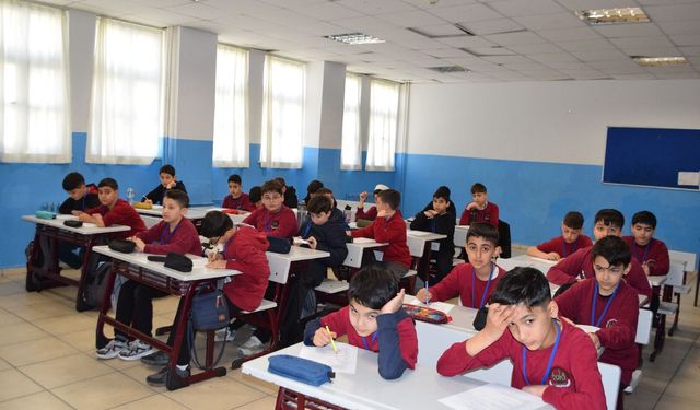 Zeytinburnu’nda 3 Bin Öğrenciye ‘Akran’ Desteği Sağlandı