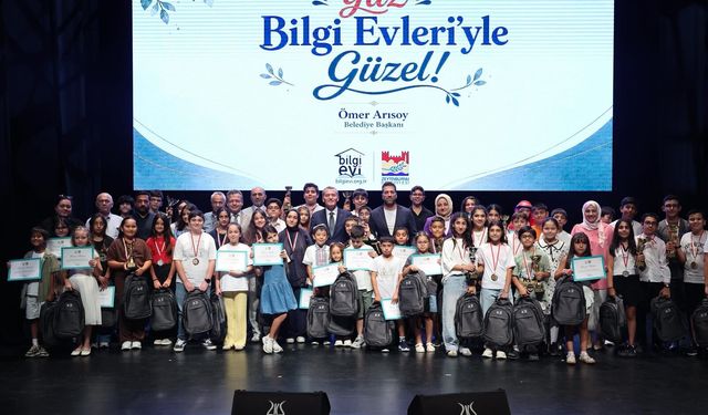Bilgi Evleri’nde Dolu Dolu Geçen Yaz Ödül Töreniyle Sona Erdi