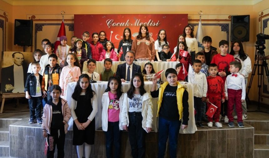 Başkan Çalık, 23 Nisanı Deprem Bölgesindeki Çocuklarla Kutladı