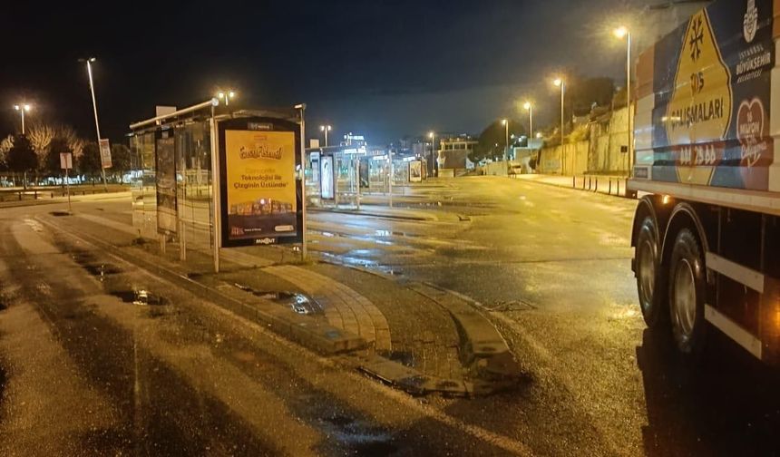 İstanbul'da Kar İle Mücadele Sürüyor: İBB Tam Kadro Sahada