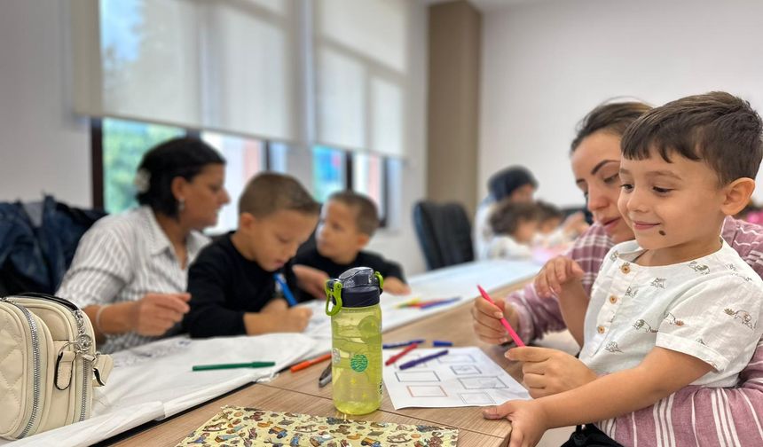 Esenyurt Belediyesi’nden Anne ve Çocuklara Ücretsiz Sanat Eğitimi Desteği