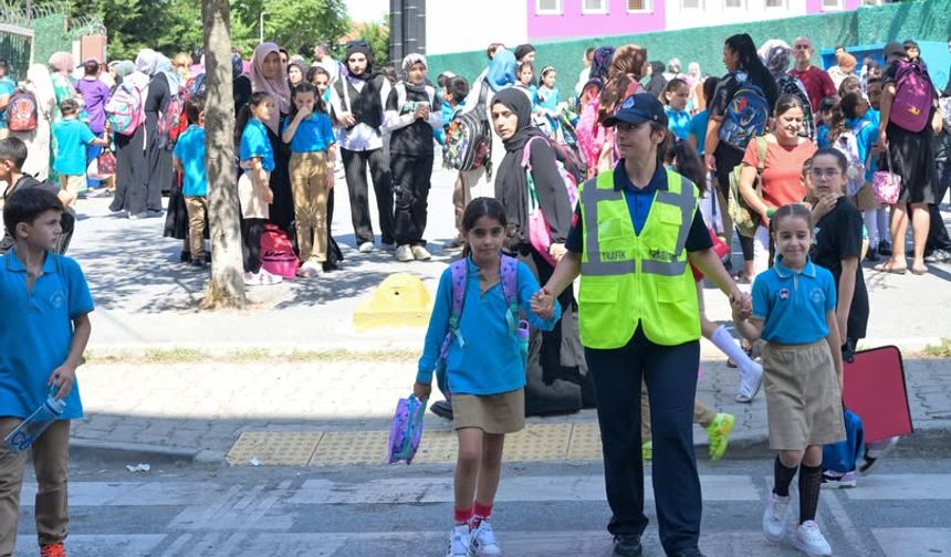 Esenyurt Zabıtası, Okulların Açılmasıyla Birlikte Öğrencilerin Güvenliği İçin Görevde