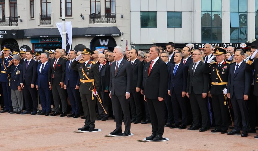 Türkiye Cumhuriyetimizin 102.Yaşına Görkemli Bir Kutlama Yapıldı