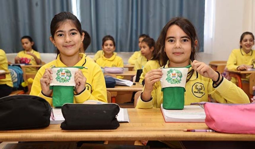 Başkan Ömer Arısoy, Öğrencilere Ağız Bakım Seti Dağıttı