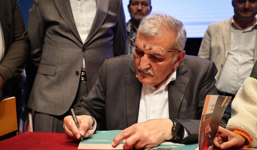 Murat Aydın’ın 20 Yıllık Zeytinburnu Yolculuğu Kitaplaştı