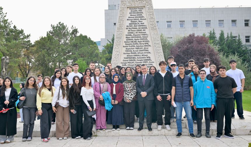 Başkan Vekili Can Aksoy Esenyurtlu Gençlerle Anıtkabir’i Ziyaret Etti