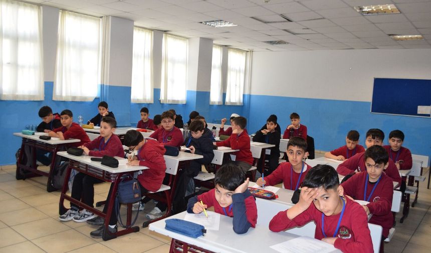 Zeytinburnu’nda 3 Bin Öğrenciye ‘Akran’ Desteği Sağlandı