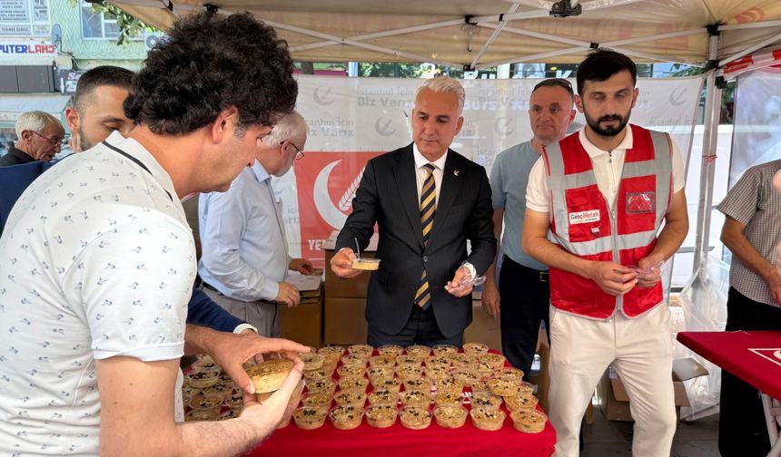 Yeniden Refah Partisin Zeytinburnu İlçe Başkanı Çelebi'den 4 Bin Kişiye Aşure İkramı