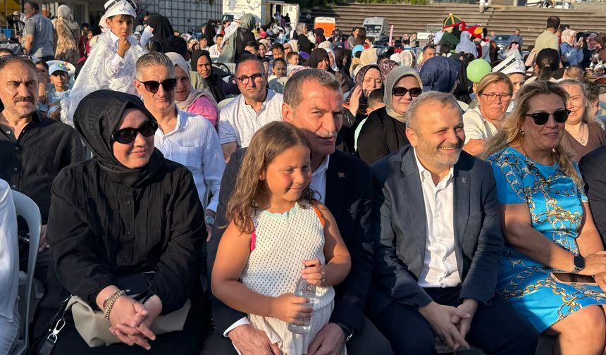 Zeytinburnu Mahalle Muhtarlarından Dev Bir Sünnet Şöleni (VİDEOLU)