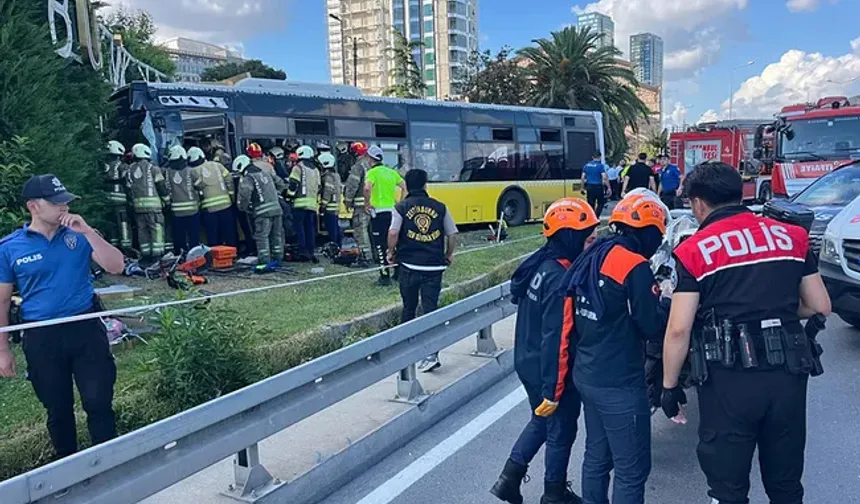 Zeytinburnu'nda İETT otobüsü site duvarına çarptı: Ölü ve yaralılar