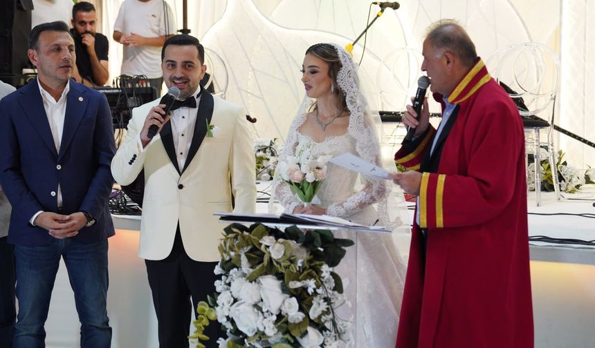 Doğan Ve Akgün Ailelerinin Mutlu Gününde Dostları Yanlarındaydı