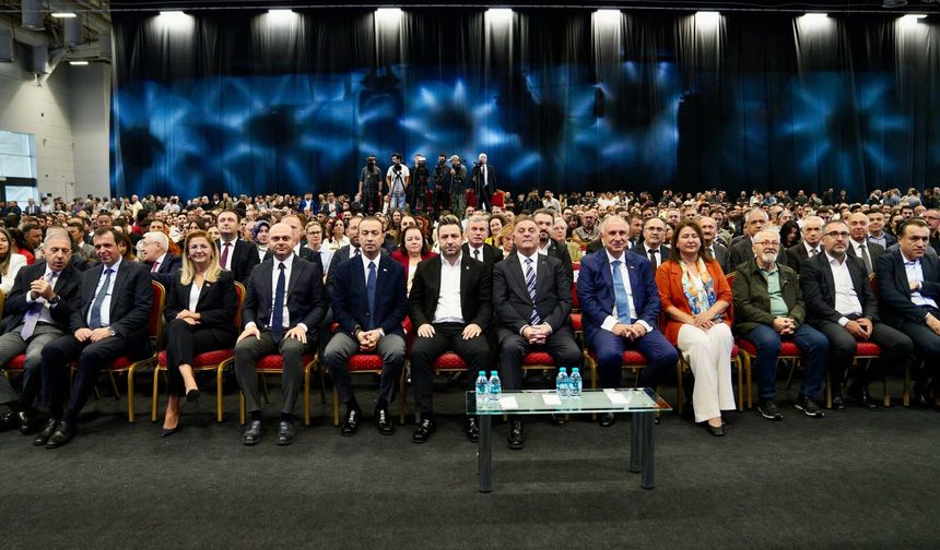 İmamoğlu'nun Bedeni Silivri, Zindanlarında, Ruhu Ve Mesajı Yenikapı İSKİ Hizmetlerini Tanıtım Toplantısında