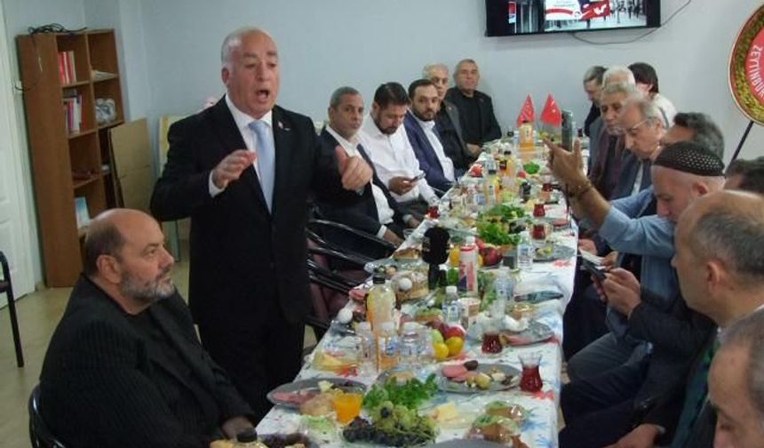 CHP Zeytinburnu İlçe başkanı Akdağ Muhtarları Kahvaltıda Ağırladı
