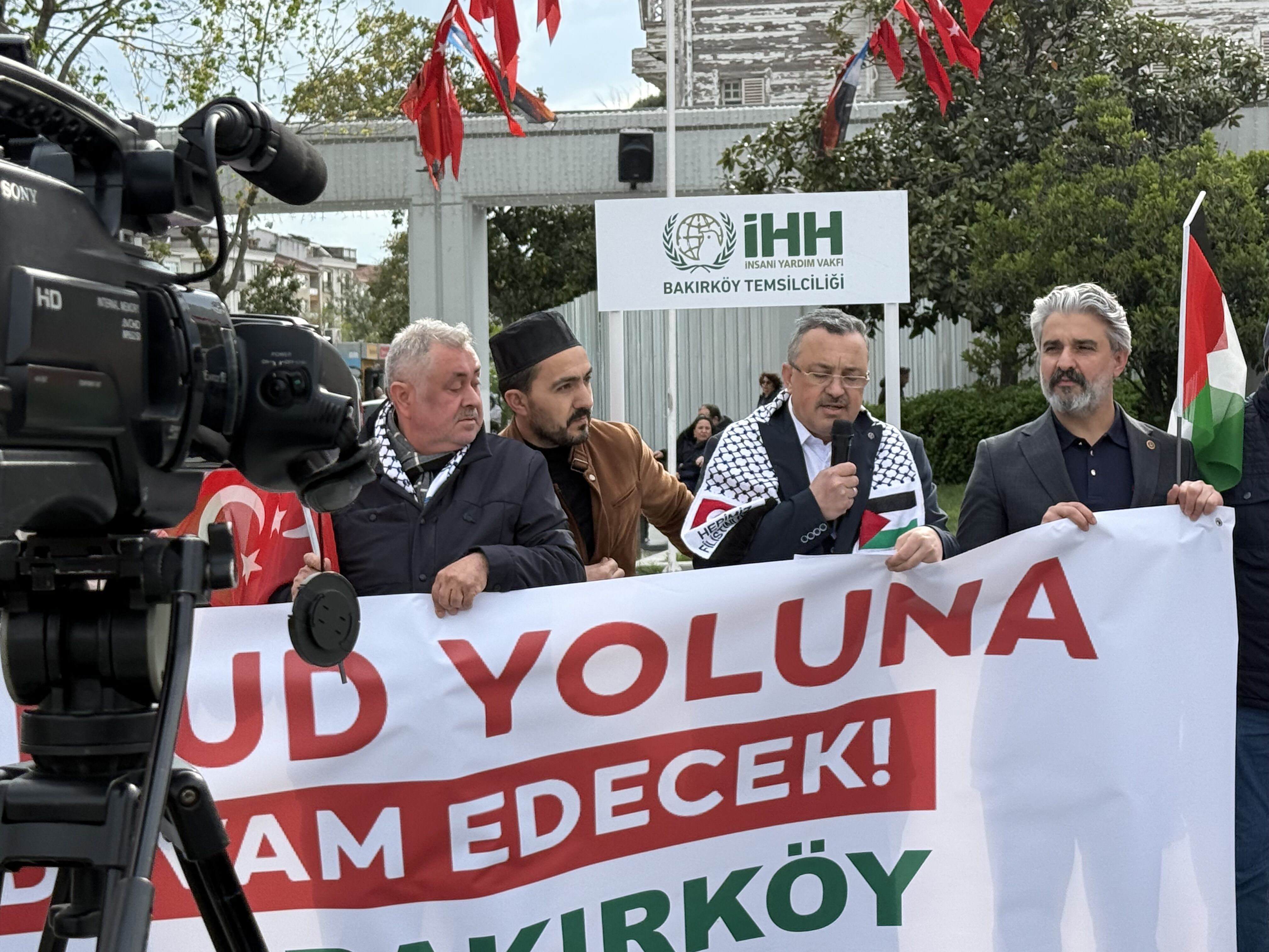 Bakırköy İHH Temsilcisi Özgür Akış’tan İsrail’e Lanet Filistin’e Destek Açıklaması (VİDEOU)