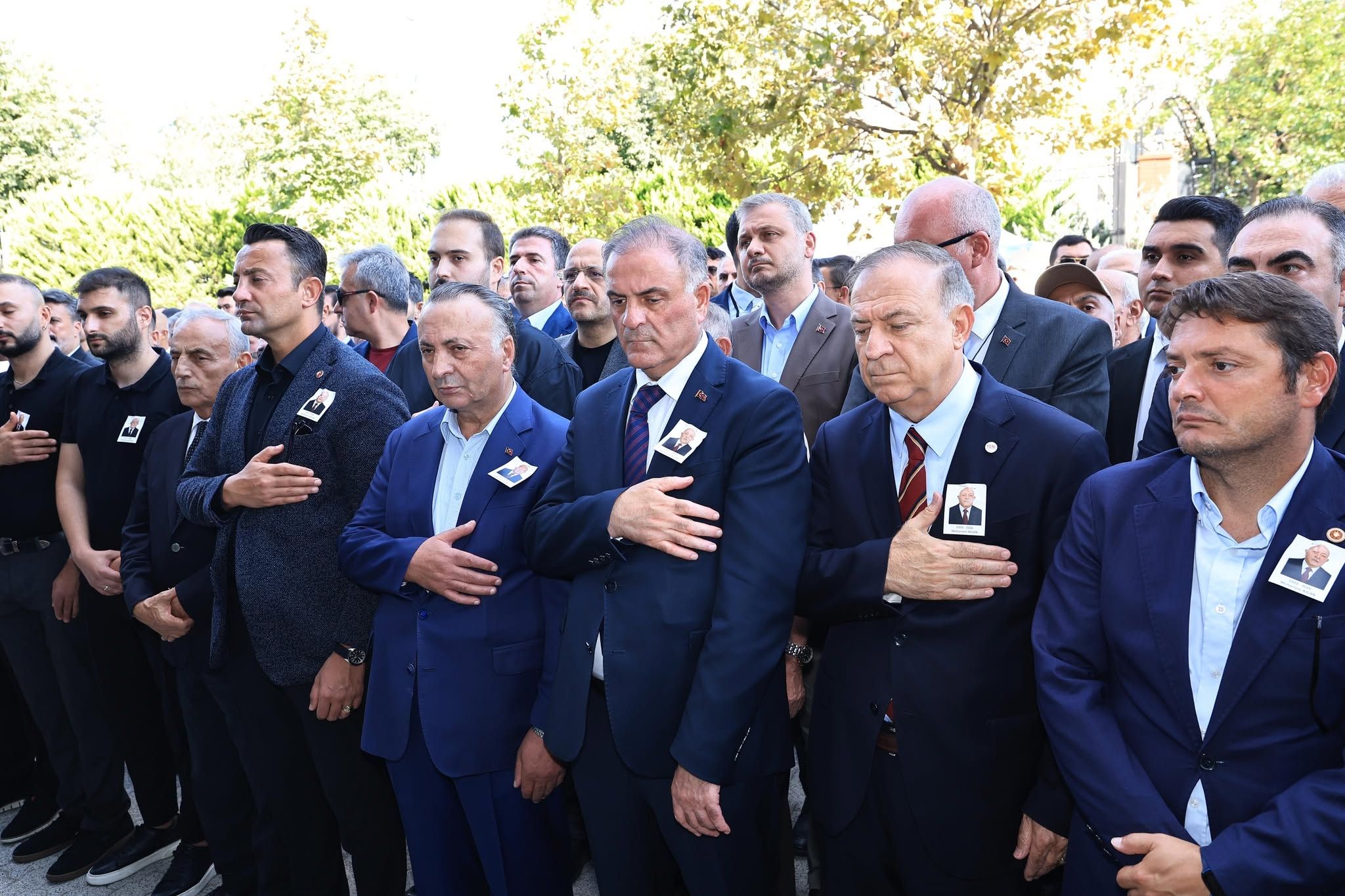 İBB Başkan Vekili Aslan’ın Babasını Binlerce Kişi Garipdede Cemevinde Son Yolculuğuna Uğurlandı