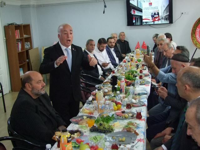 CHP Zeytinburnu İlçe başkanı Akdağ Muhtarları Kahvaltıda Ağırladı