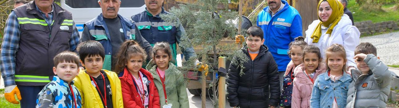 Esenyurt'lu minikler şehit ve gaziler için fidan dikti